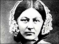 Florence Nightingale a krími háború katonáinak mentőangyalaként tisztelt „Lámpás Hölgy”.